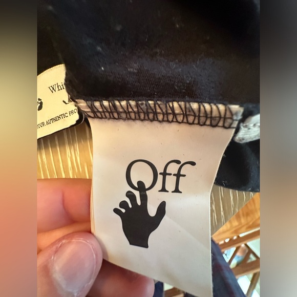 Off-White black L fits like XL - Picture 6 of 8